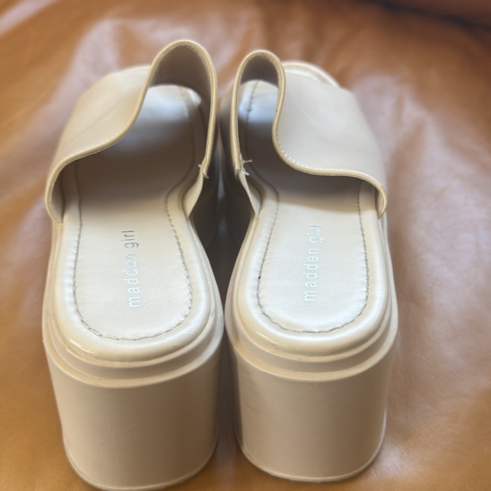 Madden girl platform slides - Picture 2 of 4
